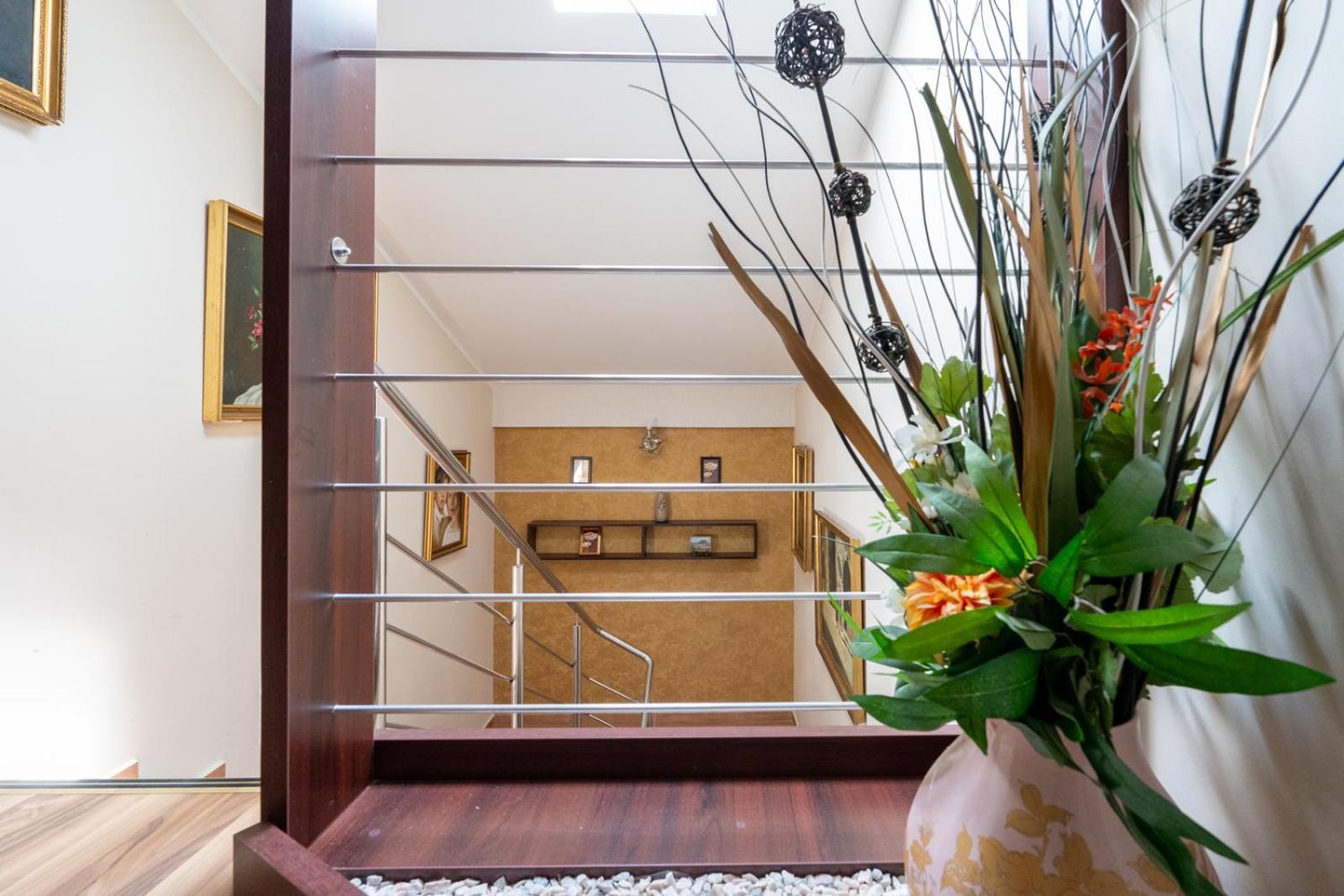 Farawayhomes Aparthotel Near Vienna Airport - Anytime Self Check-In Bruck an der Leitha Eksteriør billede
