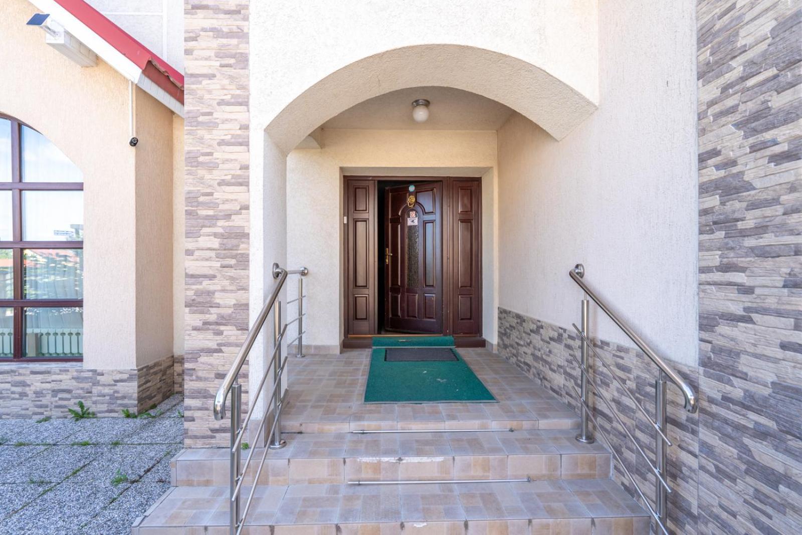 Farawayhomes Aparthotel Near Vienna Airport - Anytime Self Check-In Bruck an der Leitha Eksteriør billede