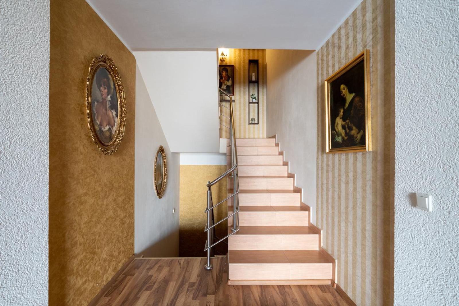 Farawayhomes Aparthotel Near Vienna Airport - Anytime Self Check-In Bruck an der Leitha Eksteriør billede