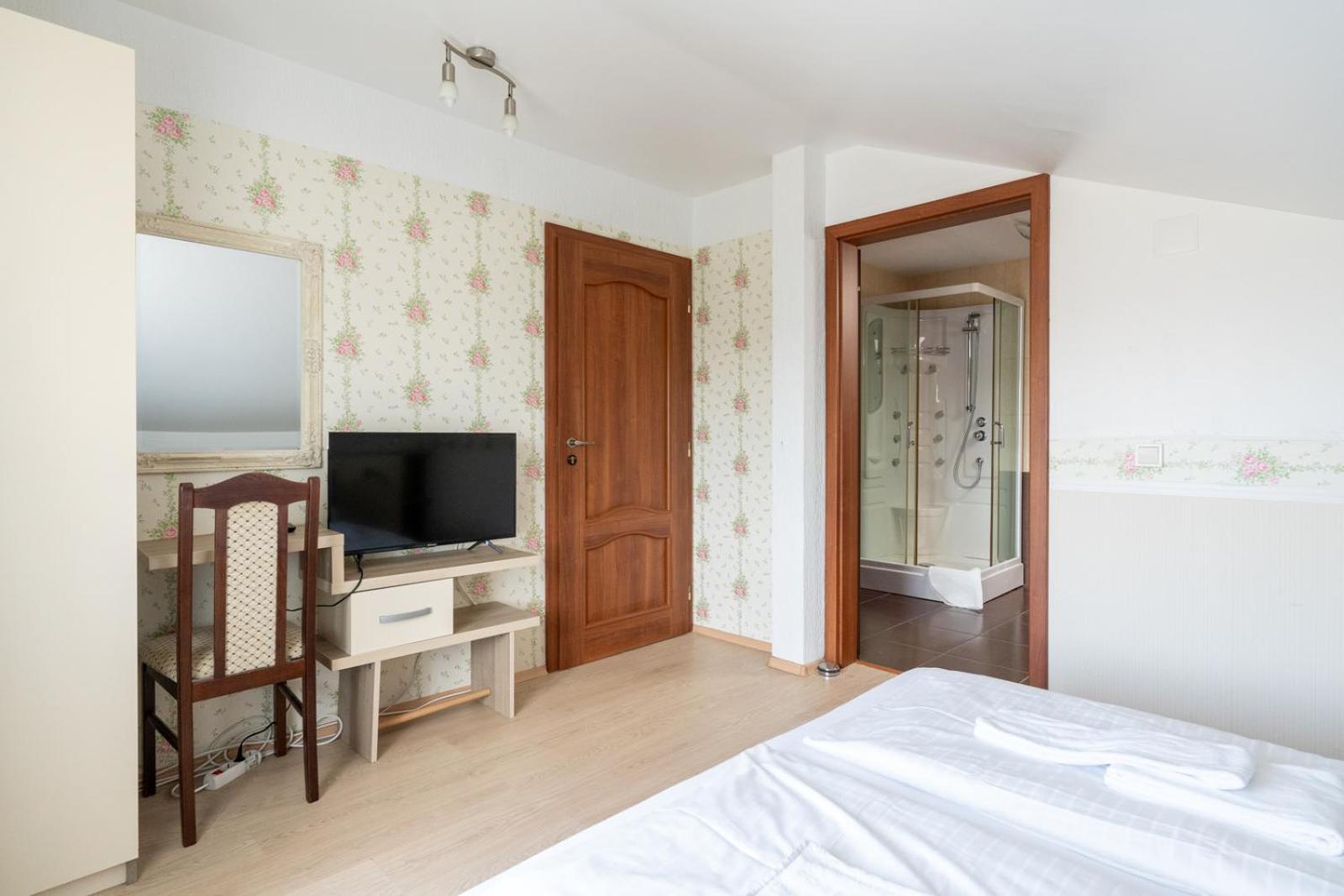 Farawayhomes Aparthotel Near Vienna Airport - Anytime Self Check-In Bruck an der Leitha Eksteriør billede