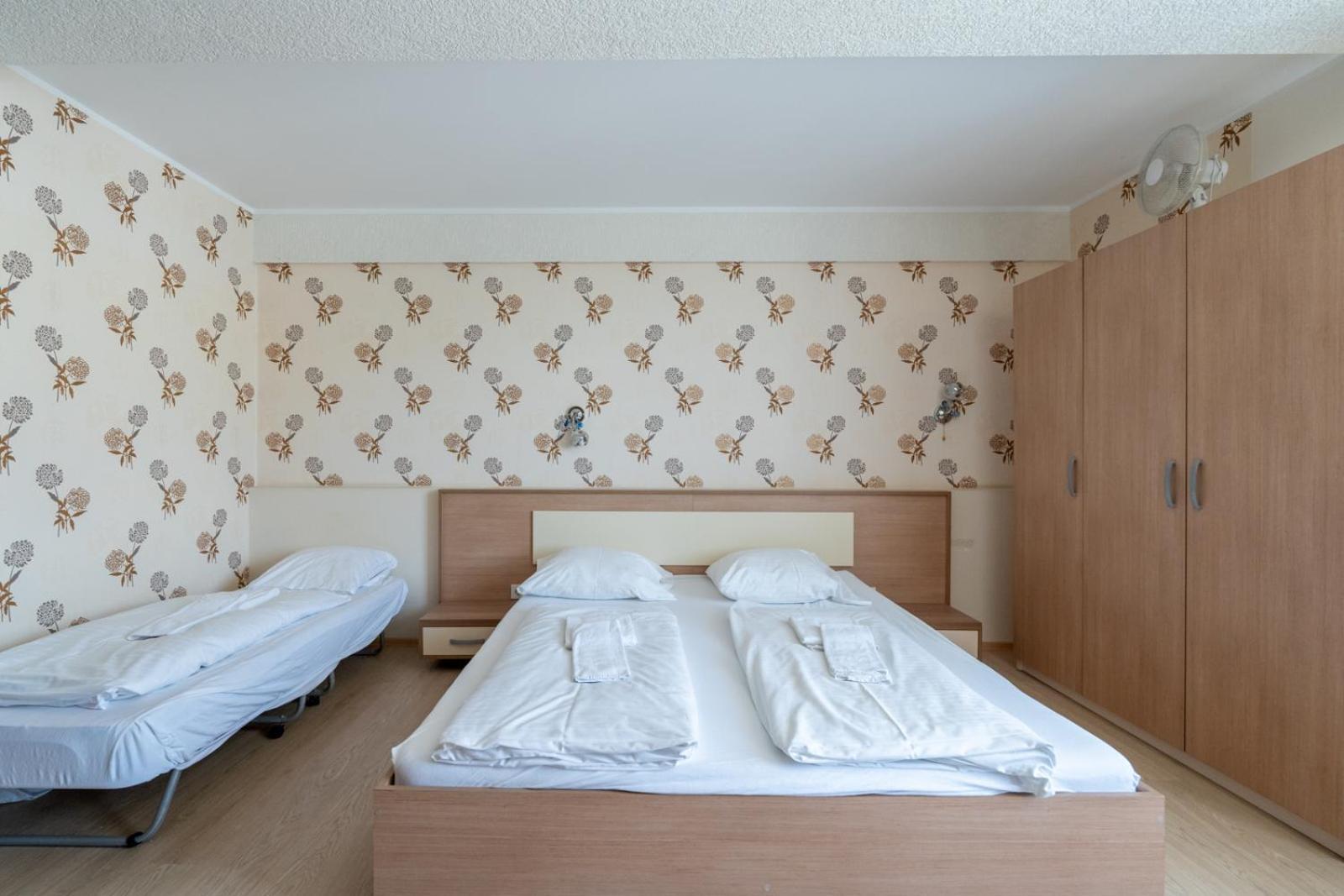 Farawayhomes Aparthotel Near Vienna Airport - Anytime Self Check-In Bruck an der Leitha Eksteriør billede